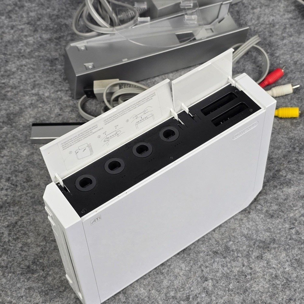 Nintendo Wii Console White RVL-001 GameCube Compatible Bundle Cables Sensor Bar - Picture 7 of 13